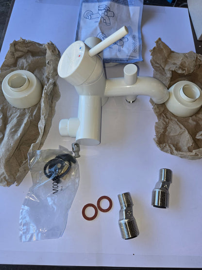 Hansa HANSADESIGNO Wannenfüll- und Brausebatterie 51852101 Weiß