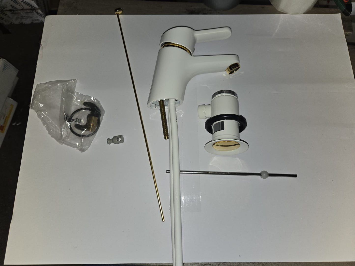 Hansa HANSAPRADO Waschtischbatterie 01402173 Weiß/Gold